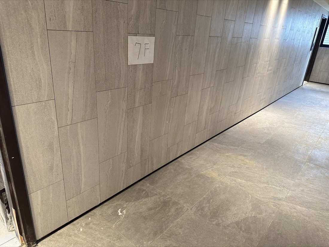 勾縫踢腳板施工案例:走廊